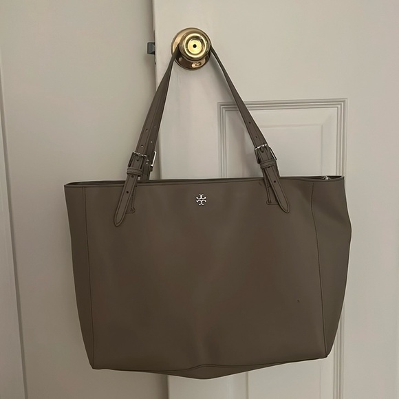 Tory Burch laptop purse - Picture 1 of 5